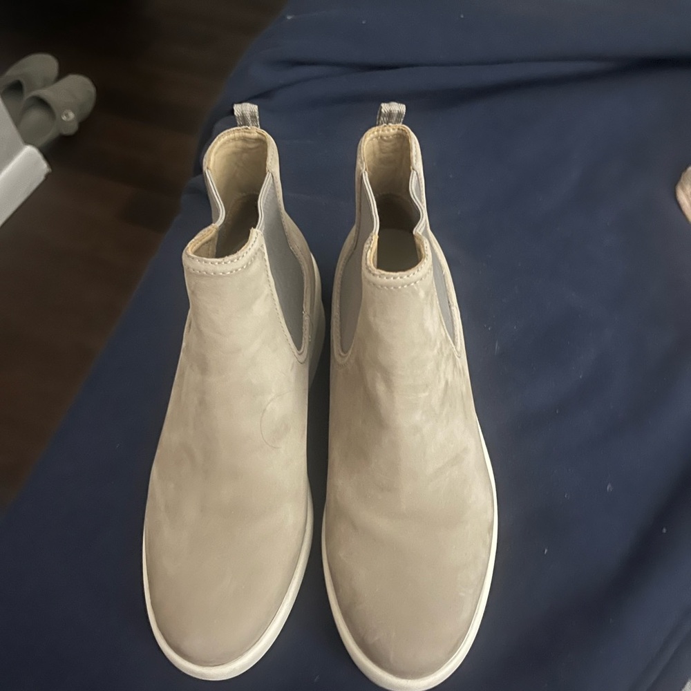 Abeo boots worn twice.  I bought the wrong size.